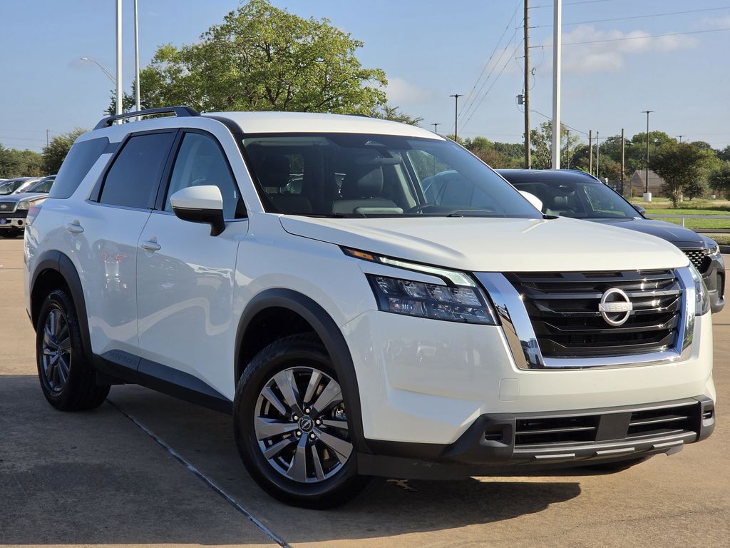 Used 2025 Glacier White Nissan SV image 2
