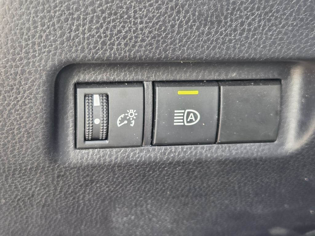 Used 2025 Ice Toyota XLE image 25