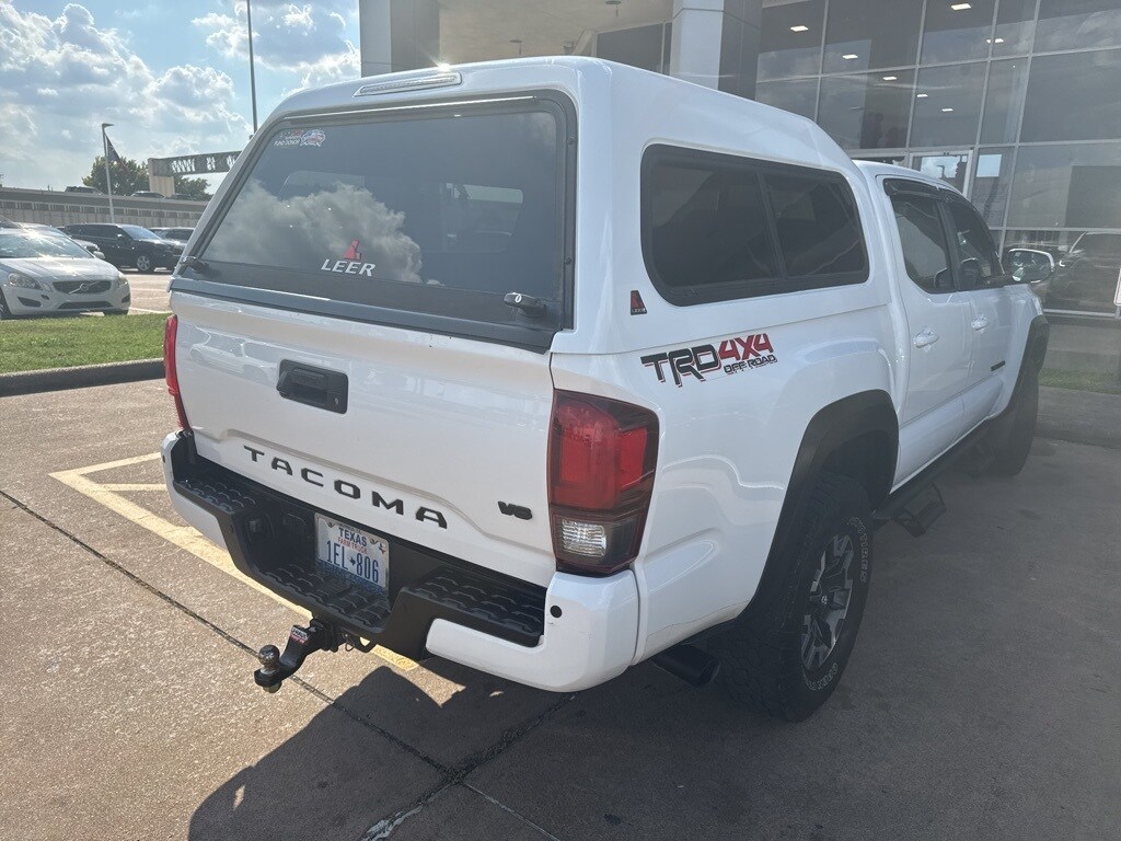 2018 Toyota Tacoma TRD Off-Road photo 2