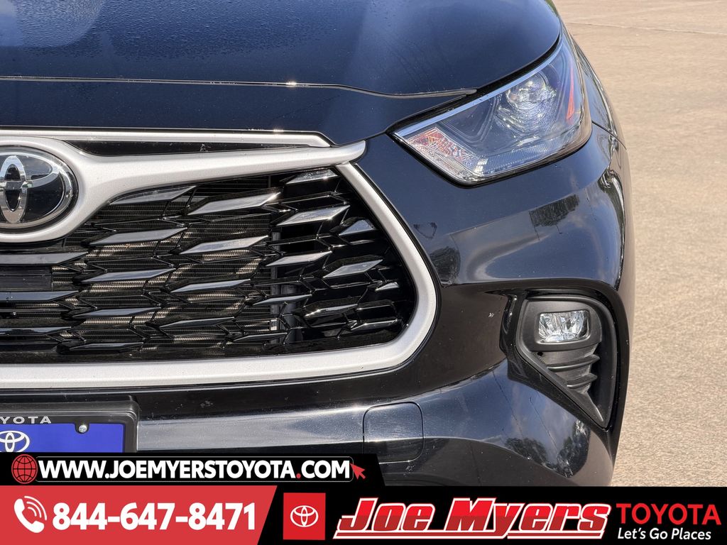 Used 2025 Midnight Black Metallic Toyota LE image 4