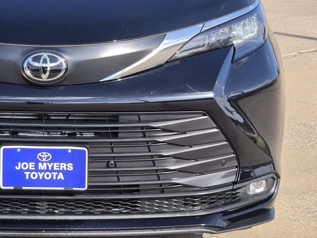 Used 2026 Midnight Black Metallic Toyota XLE image 4