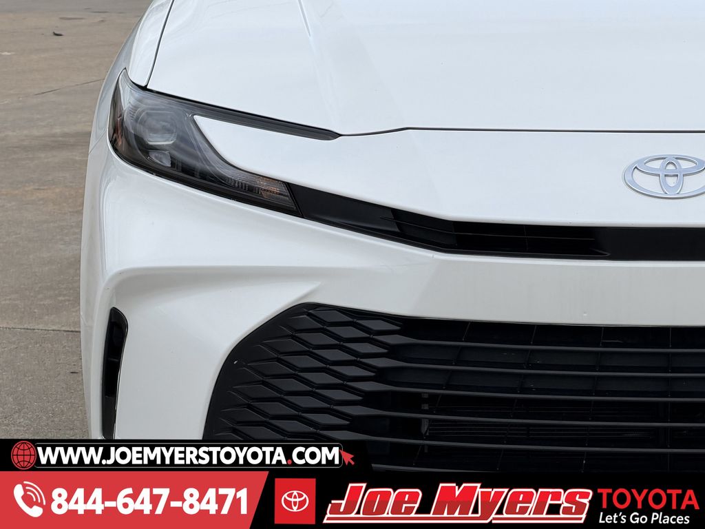 Used 2025 Ice Cap Toyota LE image 5