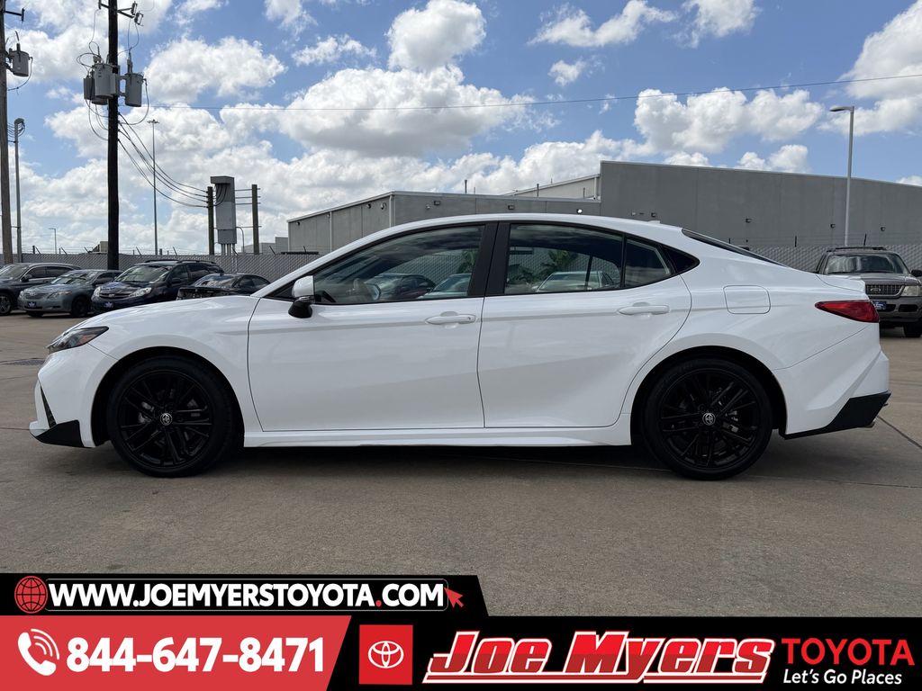 Used 2025 Ice Cap Toyota SE image 6