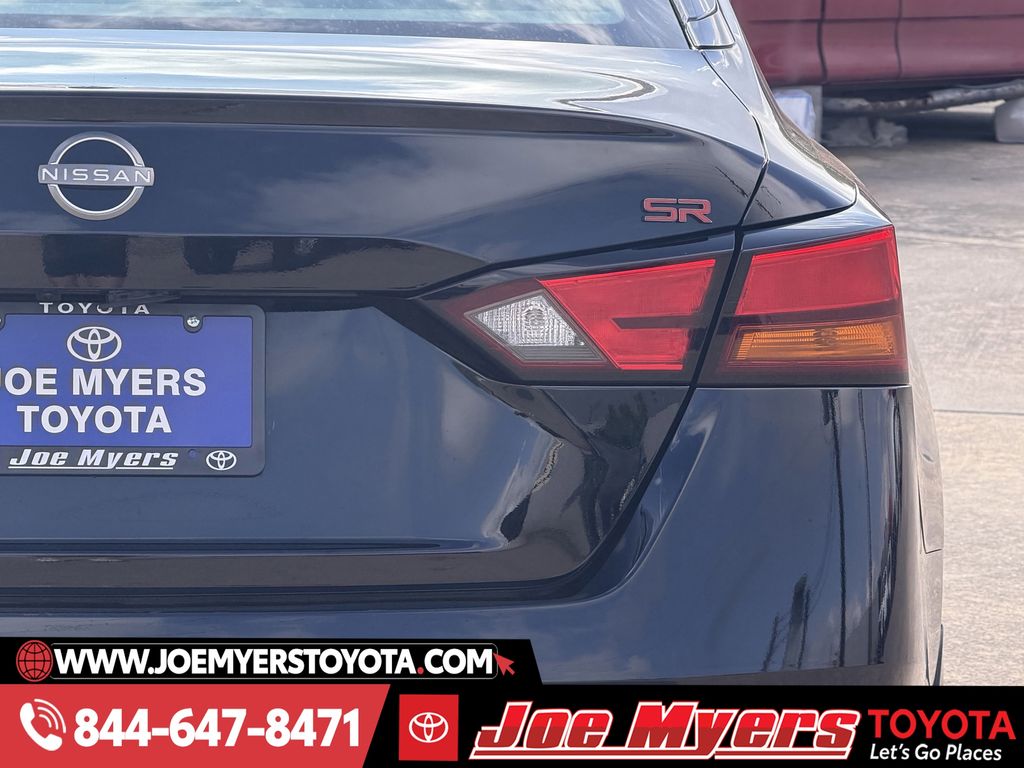 Used 2025 Super Black Clearcoat Nissan 2.5 SR image 9