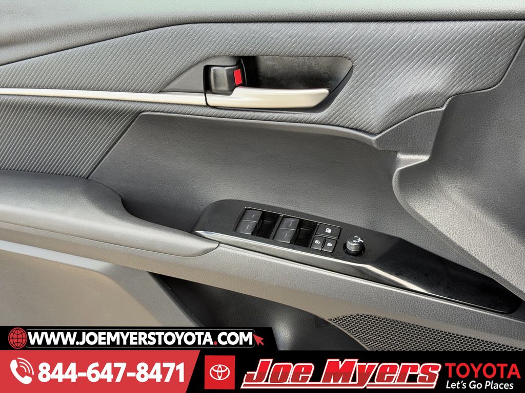 Used 2025 Ice Cap Toyota SE image 26