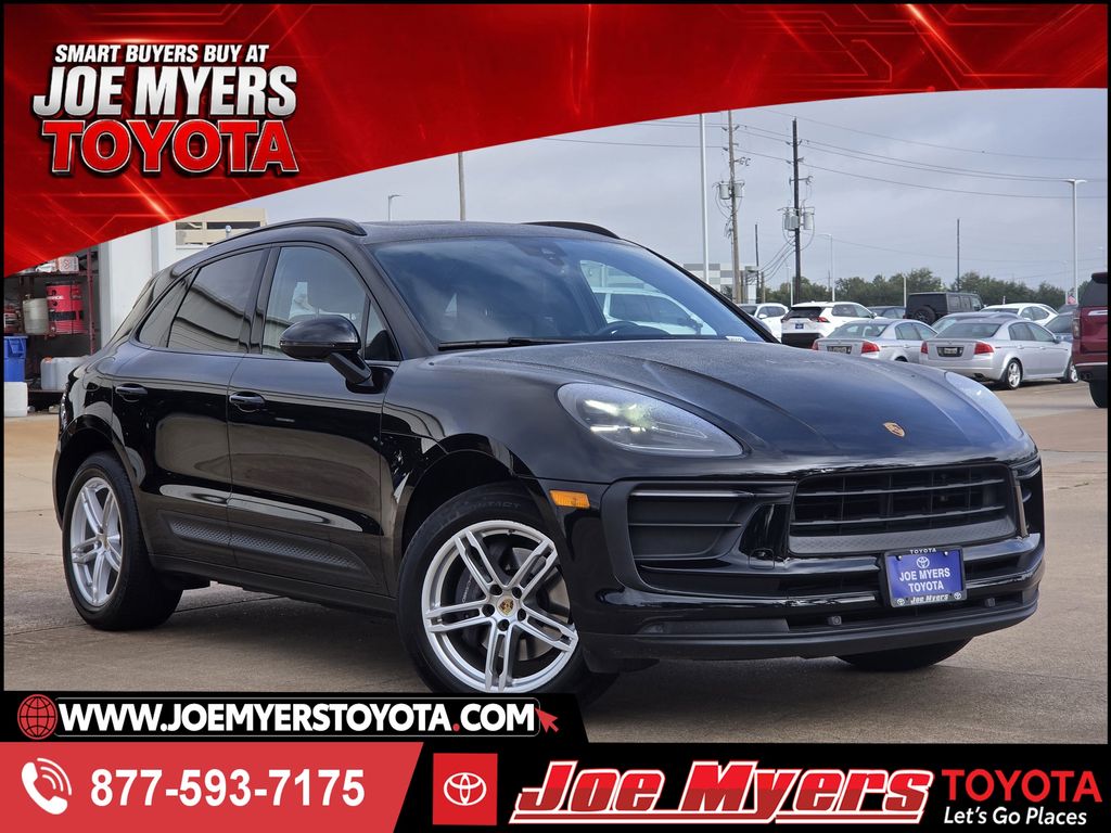  2022 Porsche Macan AWD   