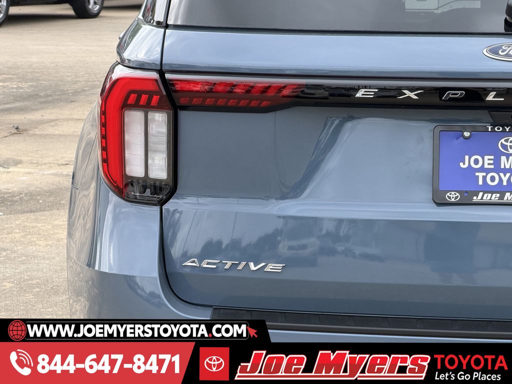 Used 2025 Vapor Blue Metallic Ford Active image 10