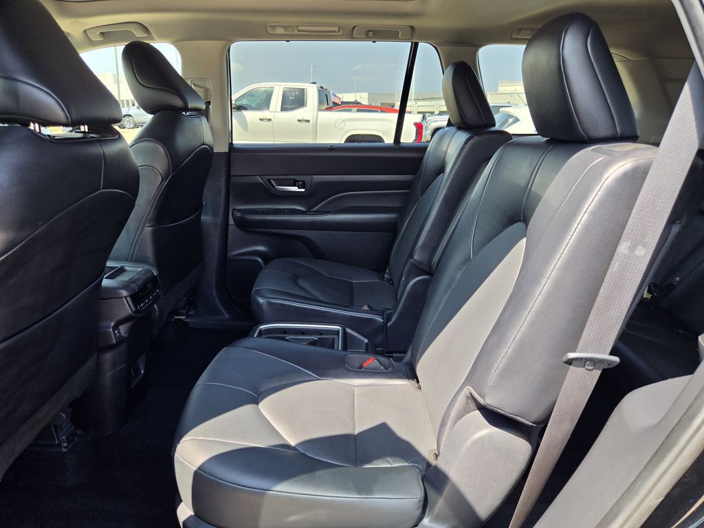 Used 2025 Midnight Black Metallic Toyota XLE image 30
