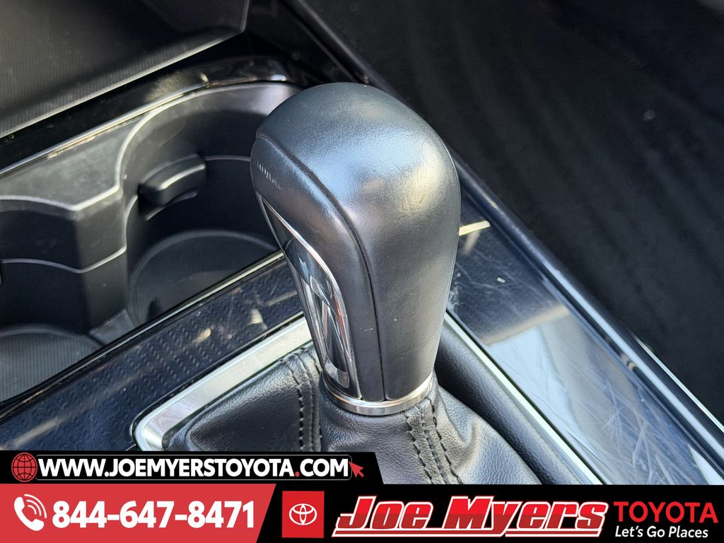 Used 2025 Snowflake White Pearl Mica Mazda 2.5 S Preferred Package image 21