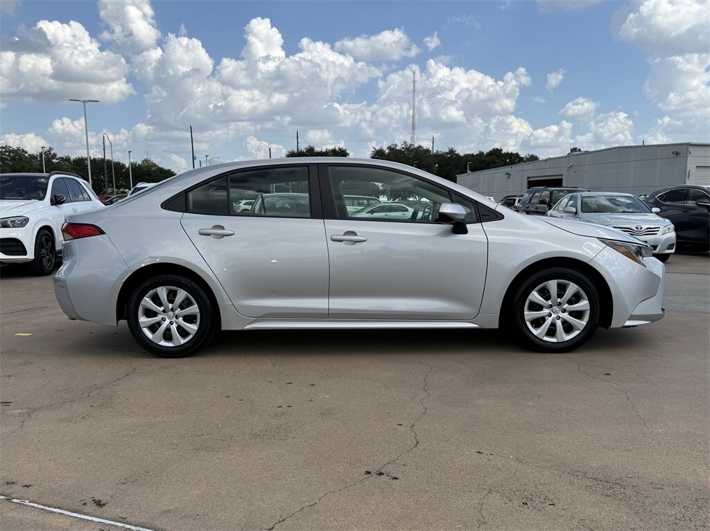 2024 Toyota Corolla LE photo 3