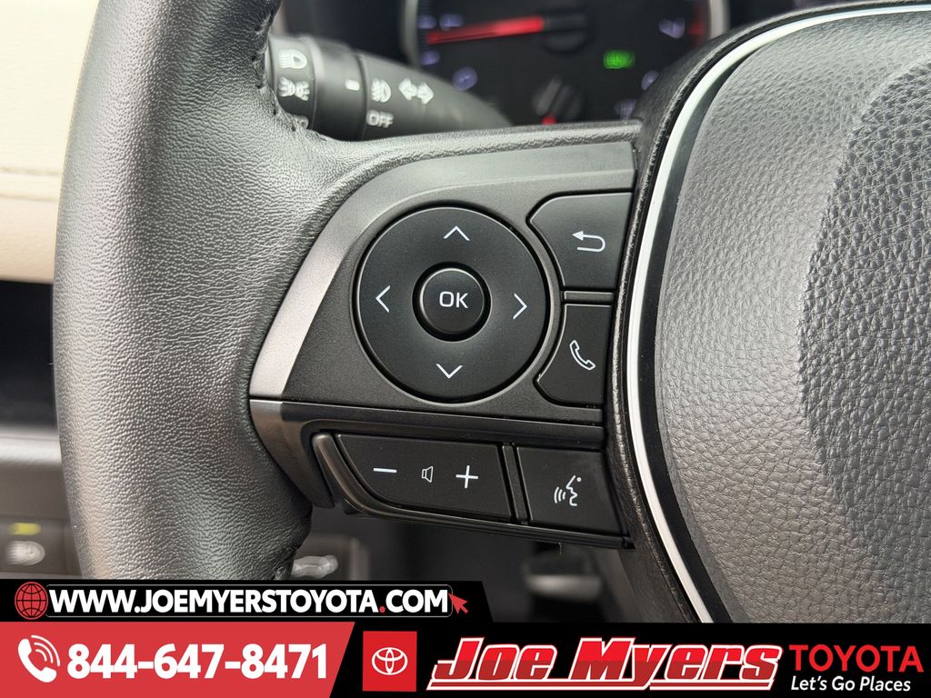 Used 2022 Silver Sky Metallic Toyota XLE Premium image 24