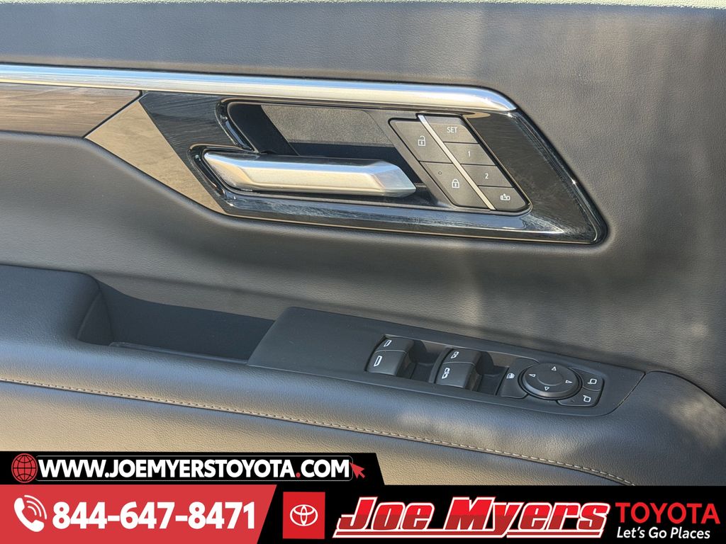 Used 2025 Black Chevrolet LT image 26