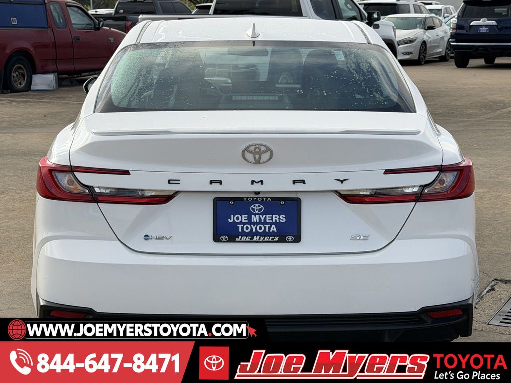 Used 2025 Ice Cap Toyota SE image 8