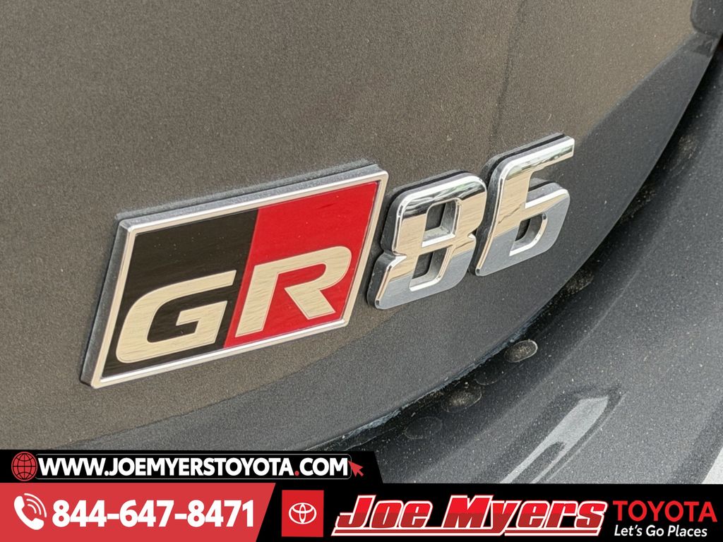 Used 2022 Pavement Toyota Premium image 11