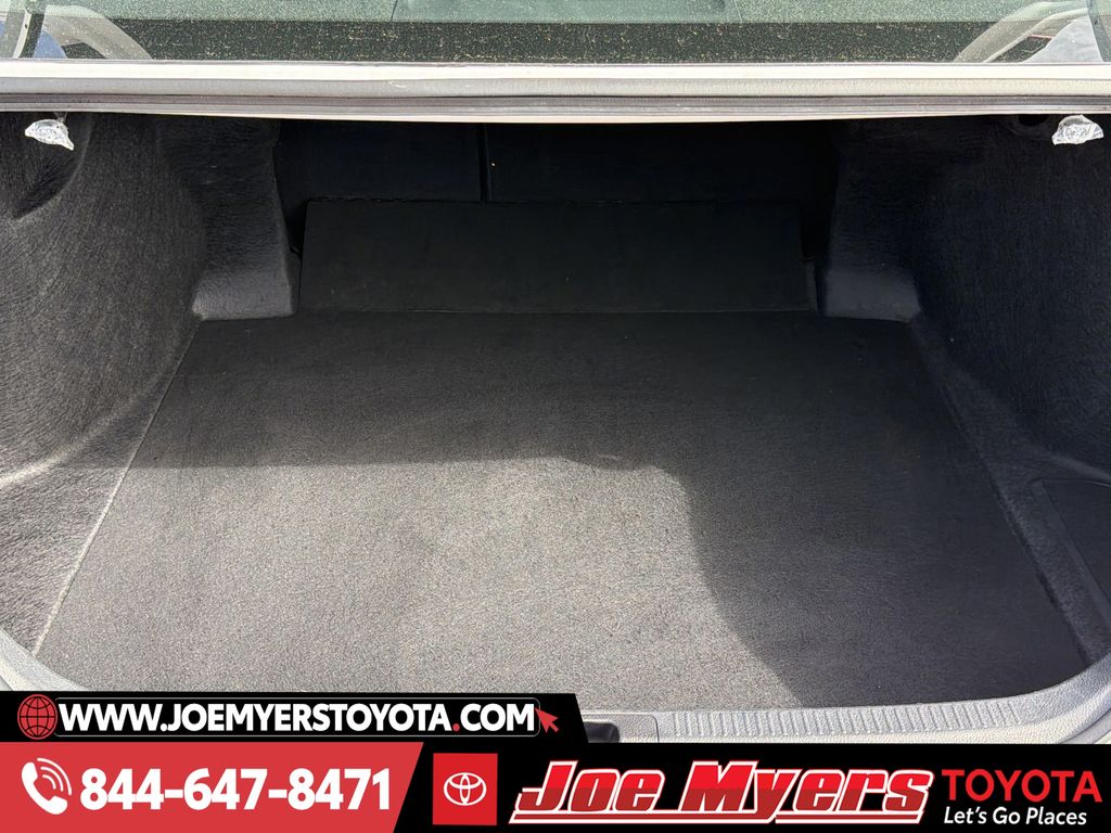 Used 2025 Ice Toyota SE image 30