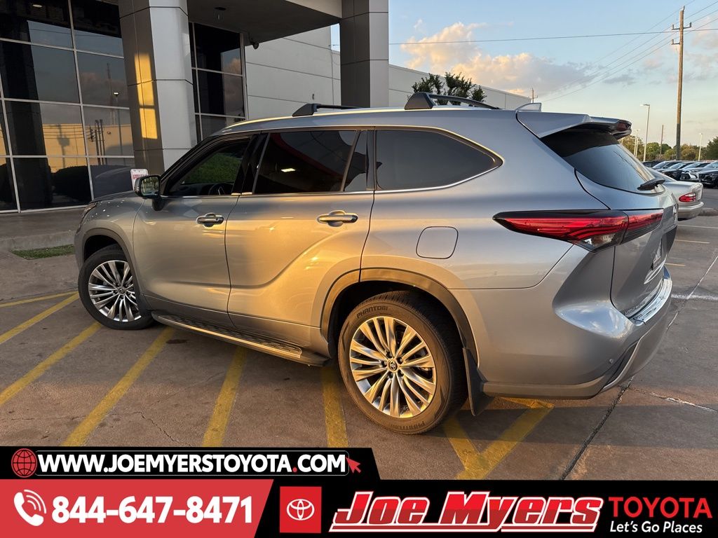 Used 2023 Moon Dust Toyota Platinum image 5