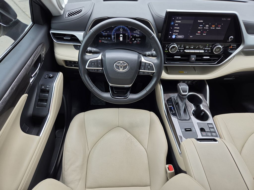 Used 2023 Moon Dust Toyota Platinum image 14