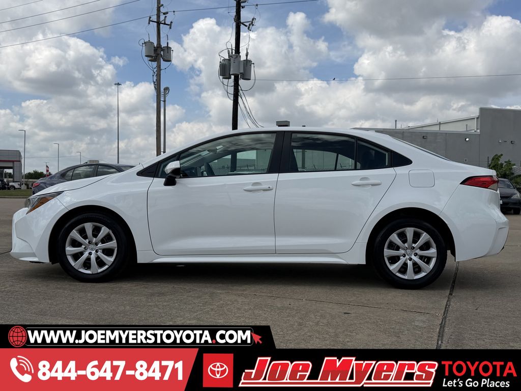 Used 2025 Ice Cap Toyota LE image 6