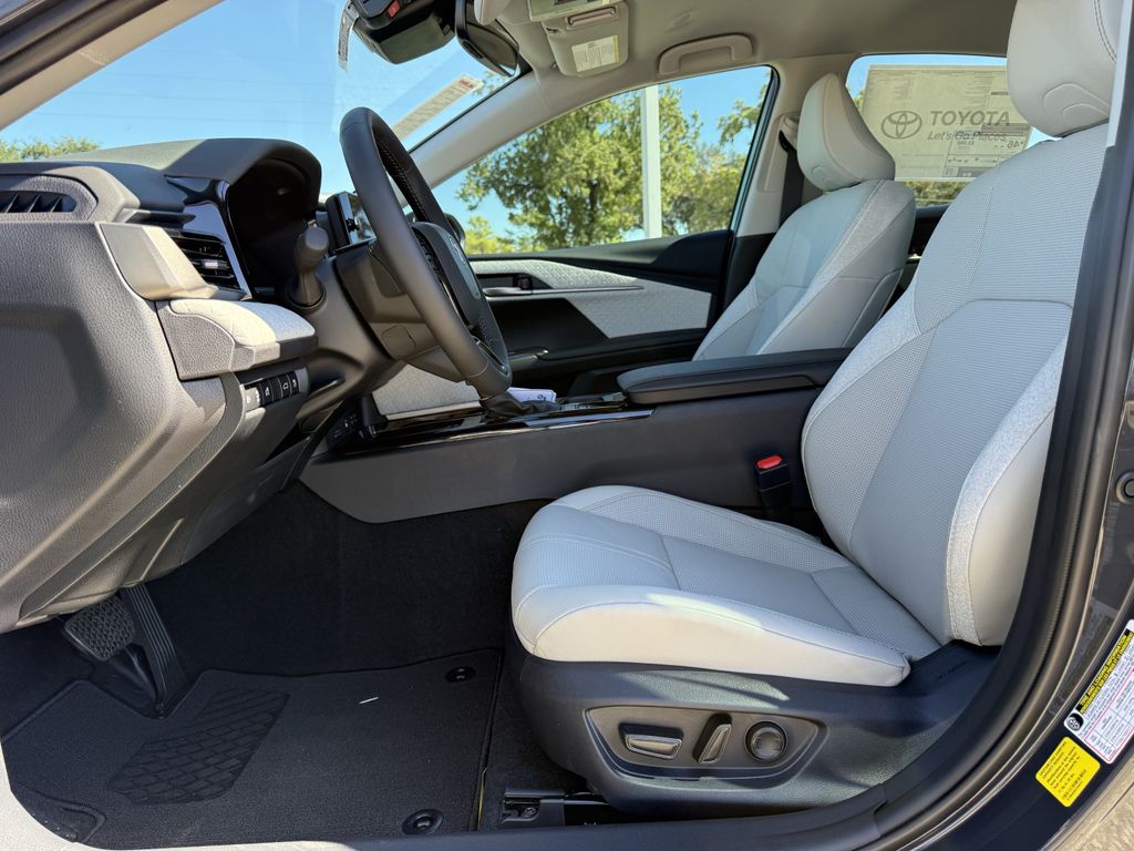2026 Toyota Camry XLE - Photo 17