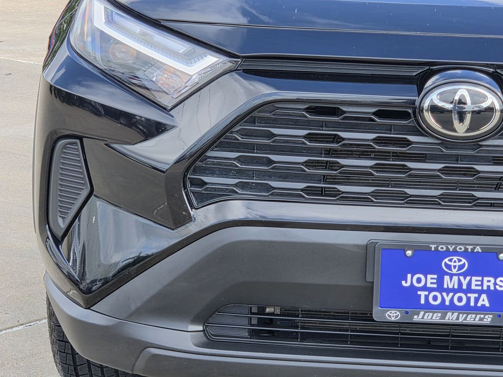 Used 2025 Midnight Black Metallic Toyota XLE image 5