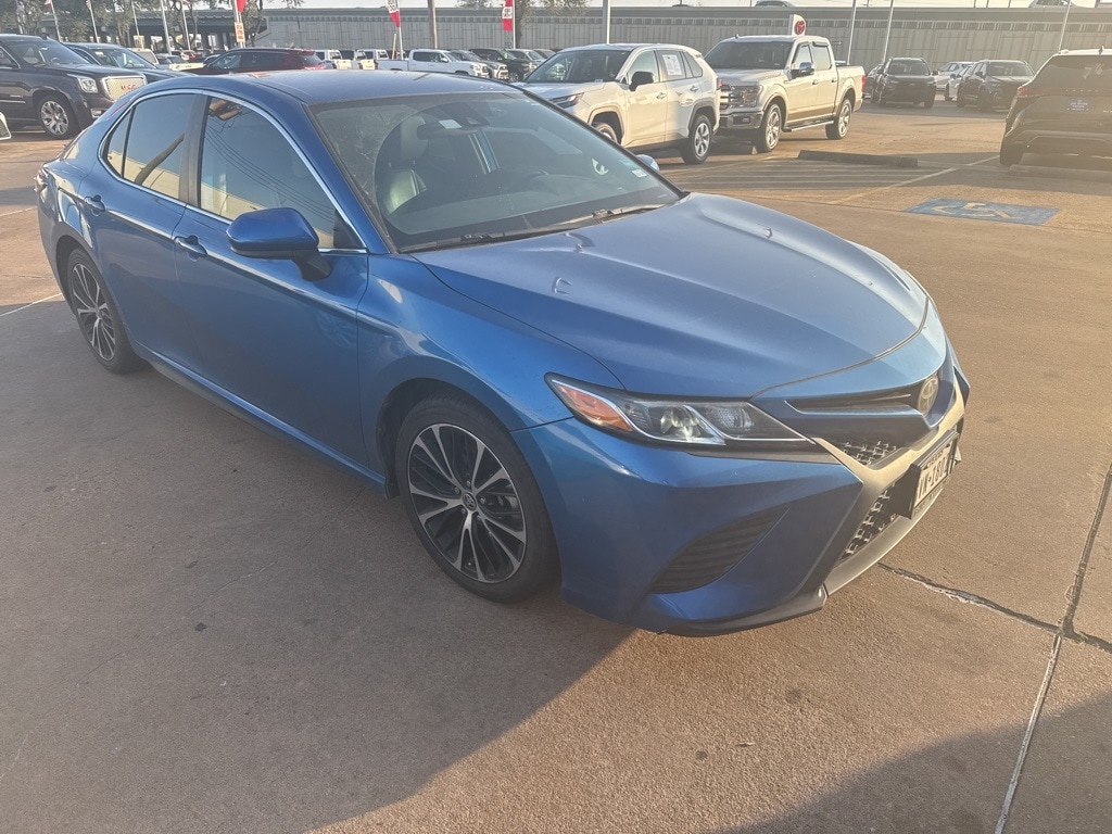 Used 2020 Toyota Camry SE Sedan