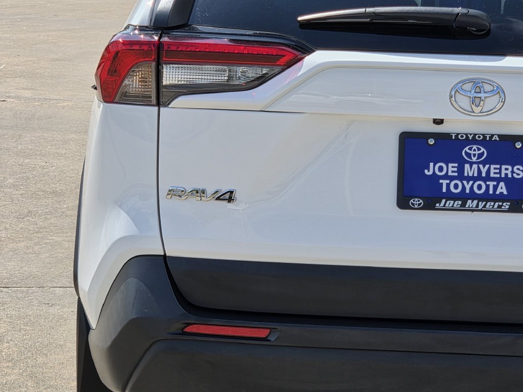 Used 2024 Ice Toyota LE image 10