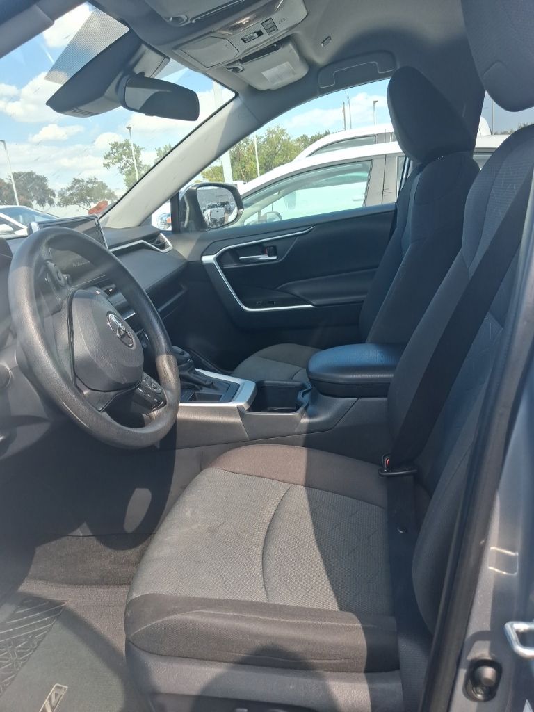 Used 2025 Silver Sky Metallic Toyota XLE image 5