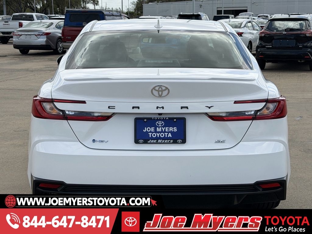 Used 2025 Ice Cap Toyota SE image 8