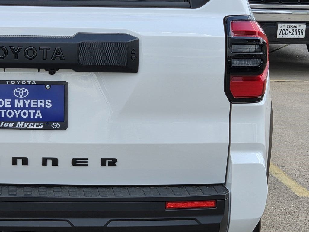 New 2026 Ice Cap Toyota SR5 image 9