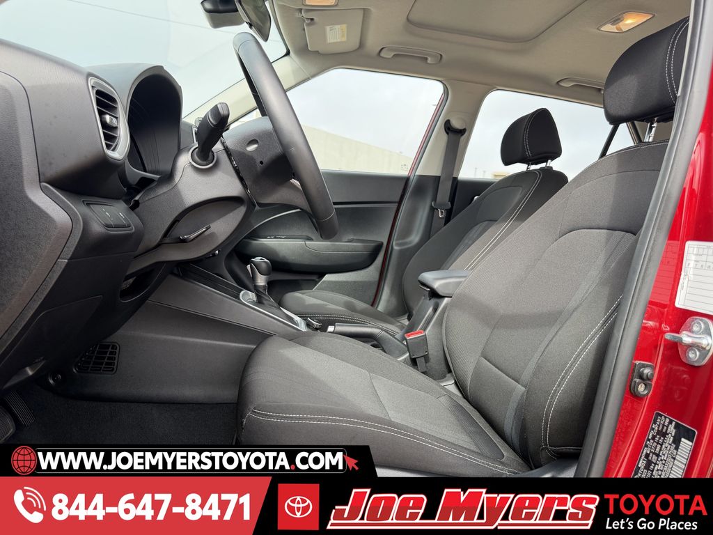 Used 2025 Ultimate Red Hyundai SEL image 27