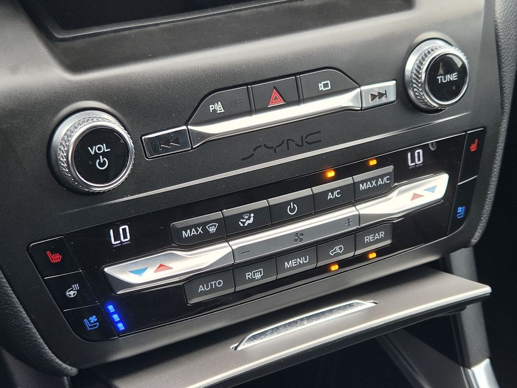 Used 2020 Black Metallic Ford Limited image 19