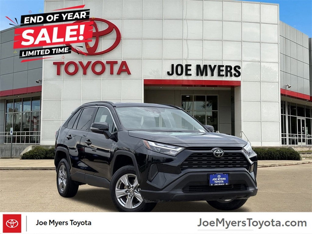 2025 Toyota RAV4 XLE's photo