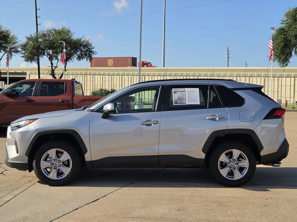 Used 2025 Silver Sky Metallic Toyota XLE image 6