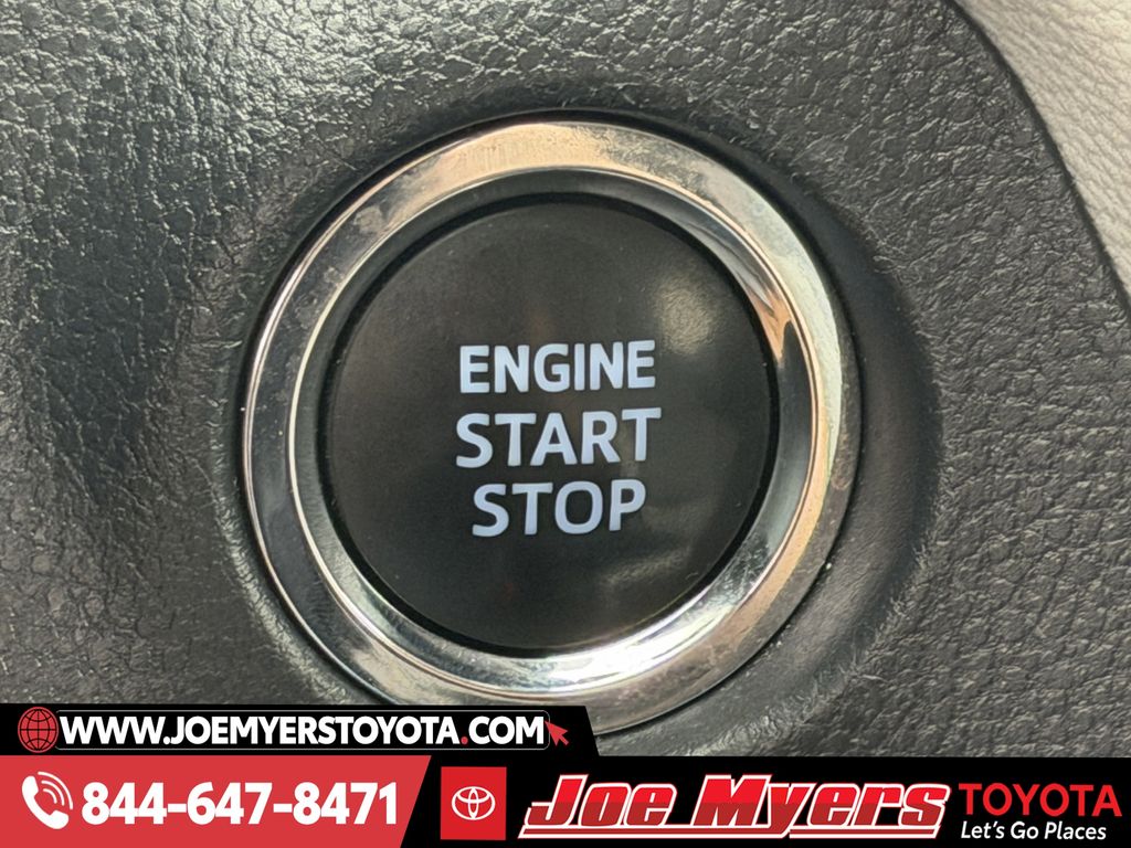 Used 2022 Silver Sky Metallic Toyota XLE Premium image 22