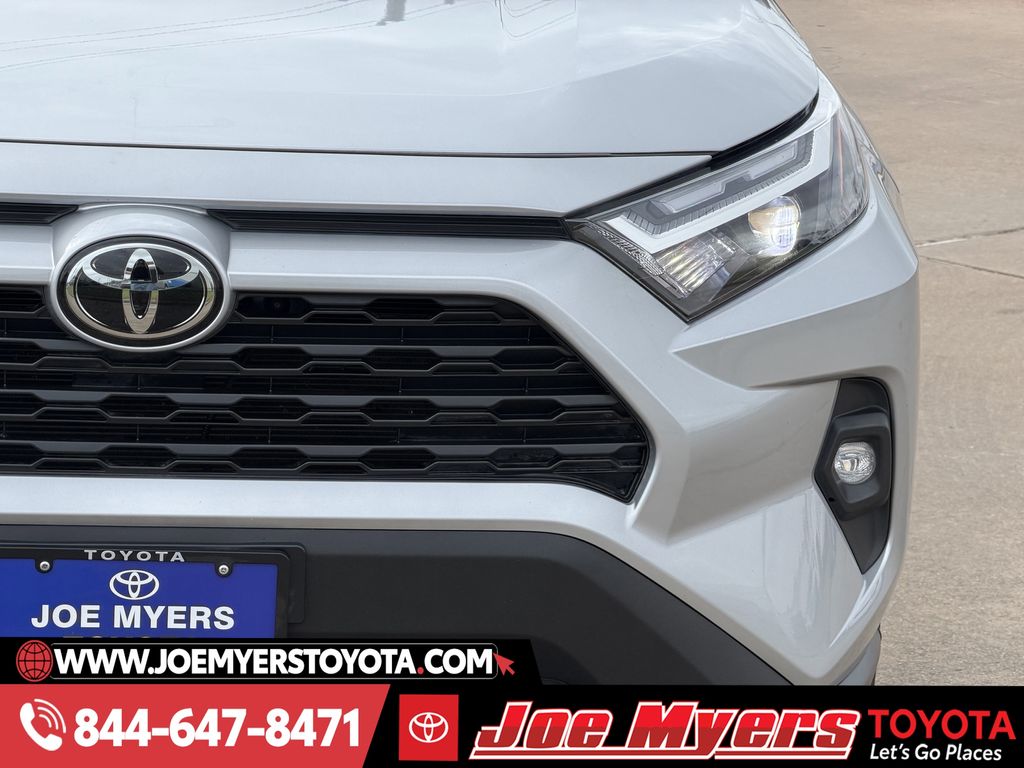 Used 2022 Silver Sky Metallic Toyota XLE Premium image 4