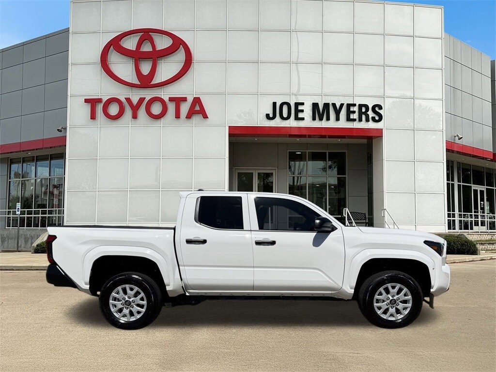 2025 Toyota Tacoma SR photo 3