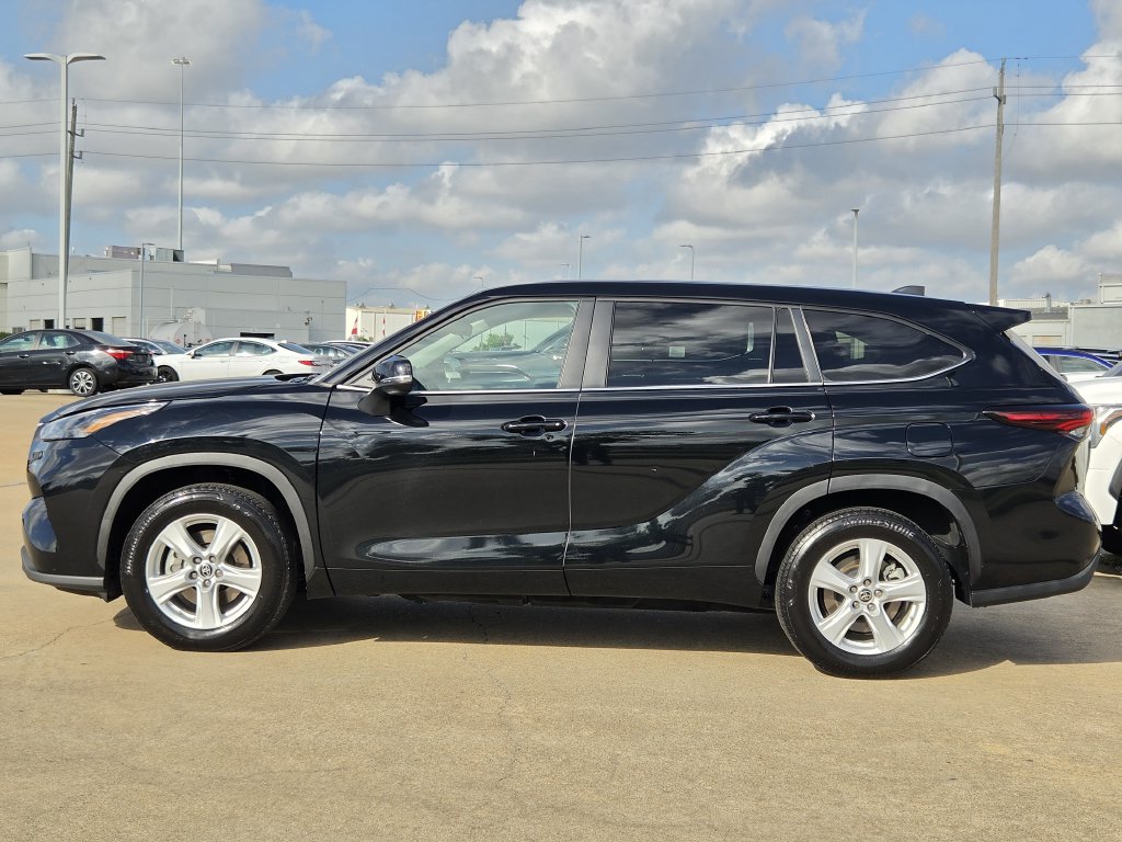 Used 2025 Midnight Black Metallic Toyota LE image 6