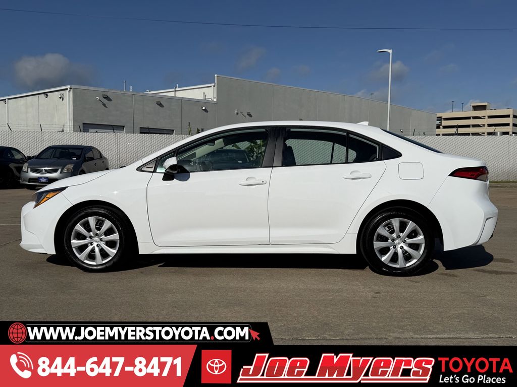 Used 2025 Ice Cap Toyota LE image 6