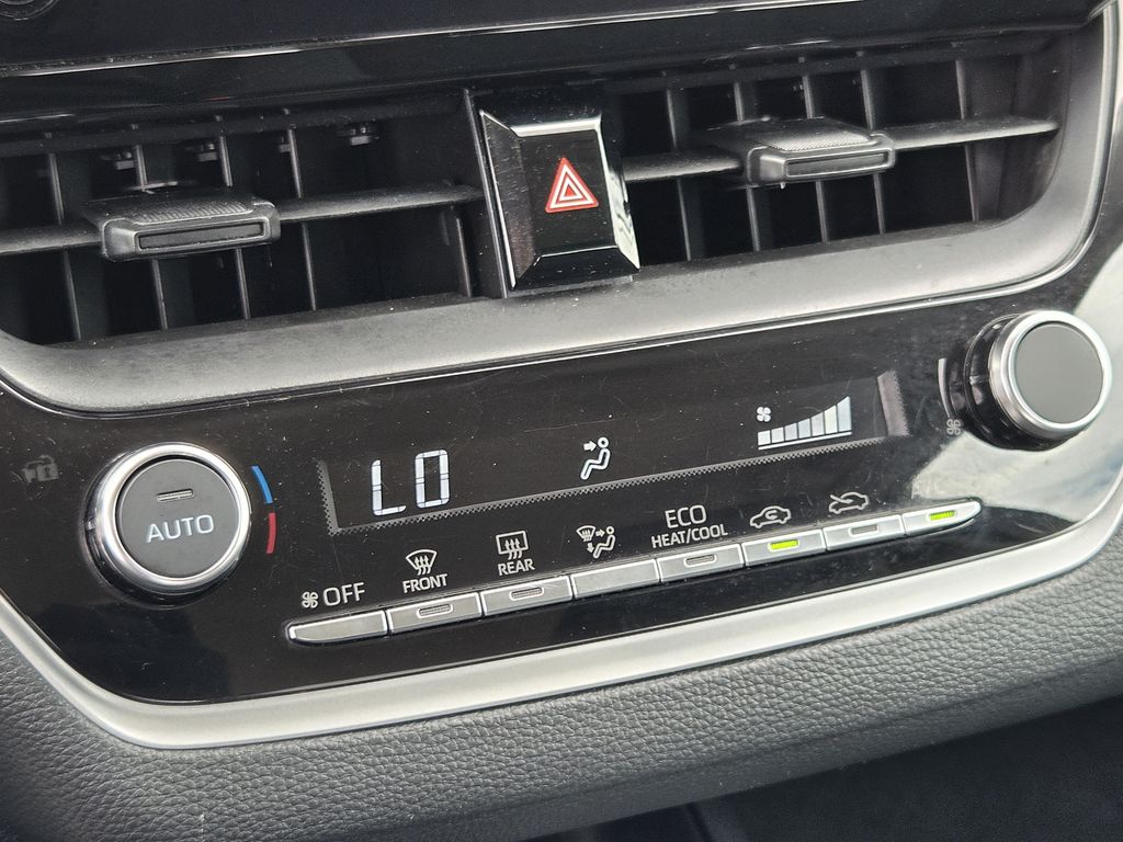 Used 2025 Ice Toyota LE image 20