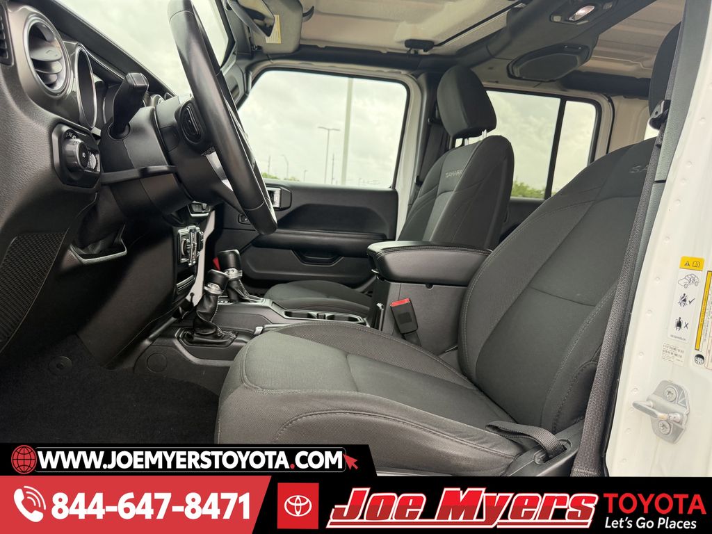 Used 2018 Bright White Clearcoat Jeep Unlimited Sahara image 26