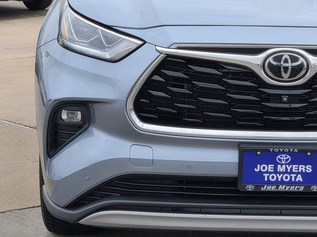 Used 2023 Moon Dust Toyota Platinum image 5