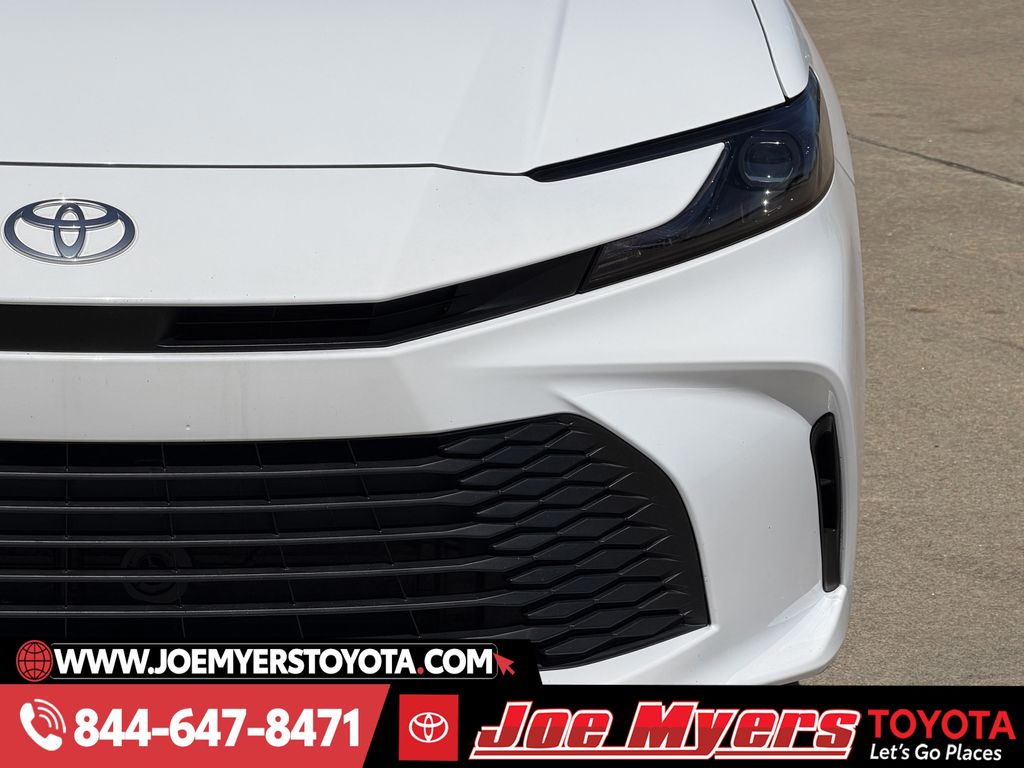 Used 2025 Ice Cap Toyota LE image 4