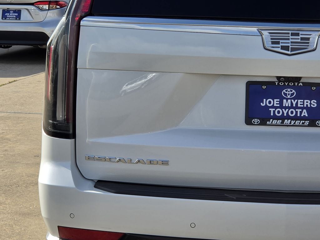 Used 2022 Crystal White Tricoat Cadillac Premium Luxury Platinum image 10