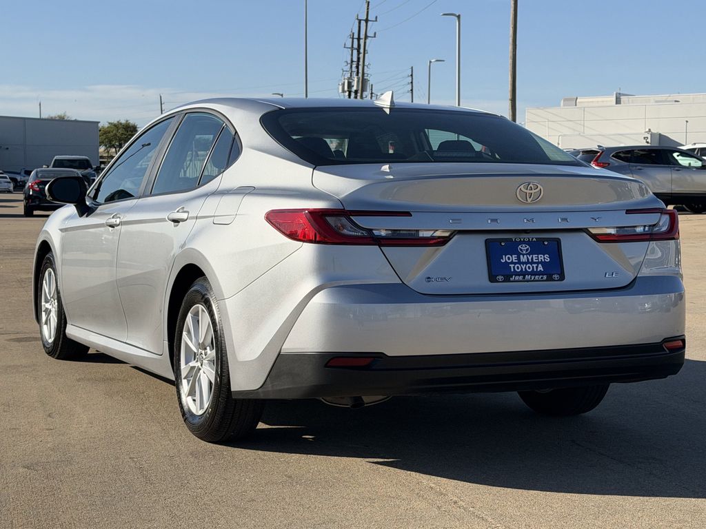 2025 Toyota Camry LE - Photo 7