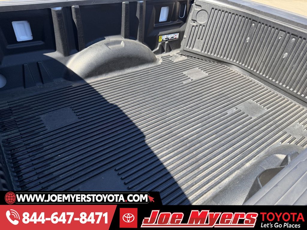 Used 2023 Oxford White Ford XLT image 30