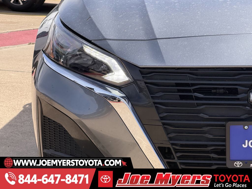 Used 2025 Gun Metallic Nissan 2.5 SV image 5