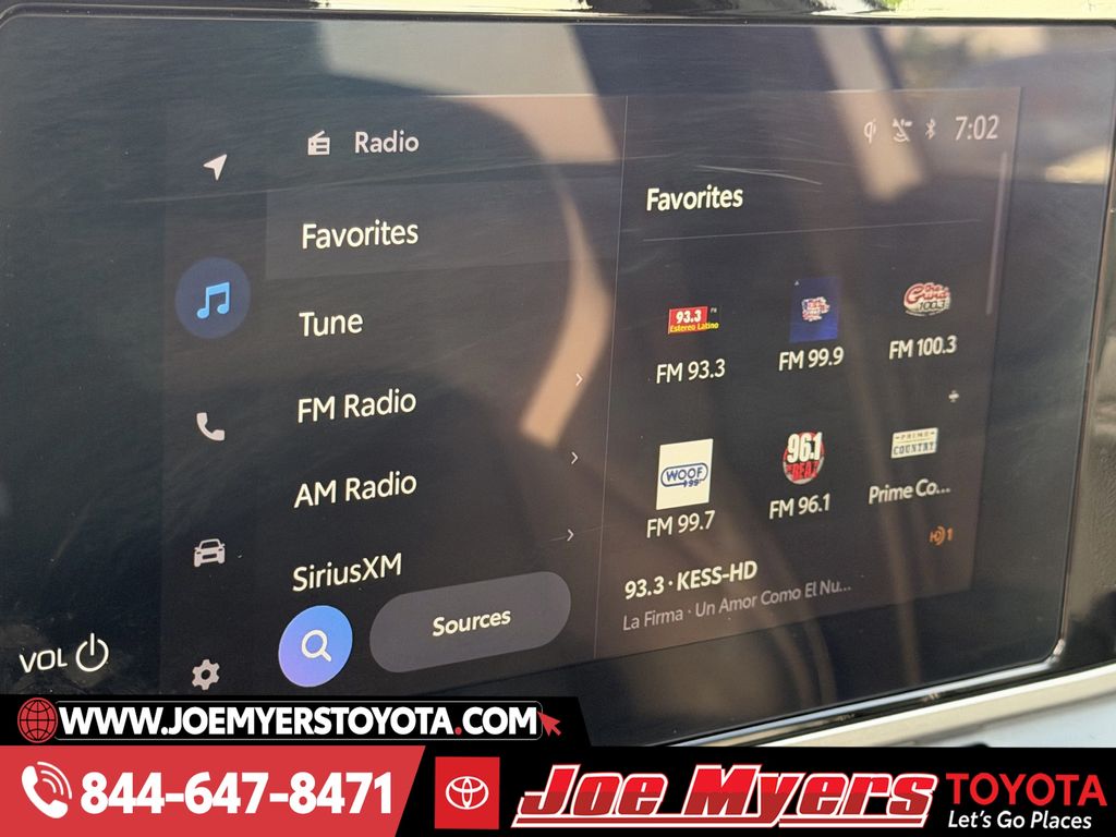 Used 2025 Ice Cap Toyota SE image 18