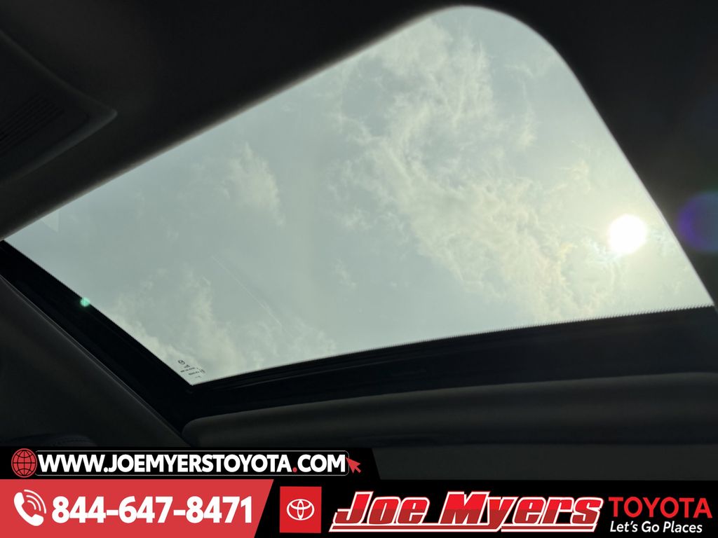 Used 2025 Snowflake White Pearl Mica Mazda 2.5 S Preferred Package image 30