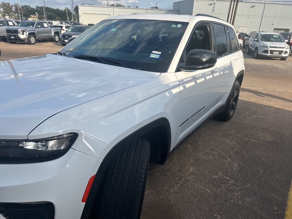 2024 Jeep Grand Cherokee Limited photo 2