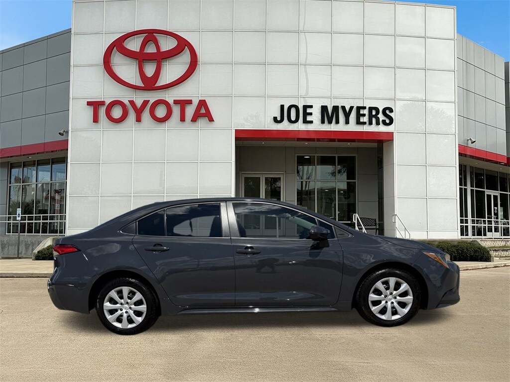 2024 Toyota Corolla LE photo 3